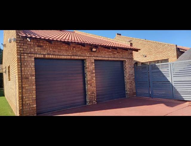 3 BEDROOM HOUSE FOR SALE IN MEYERHOF